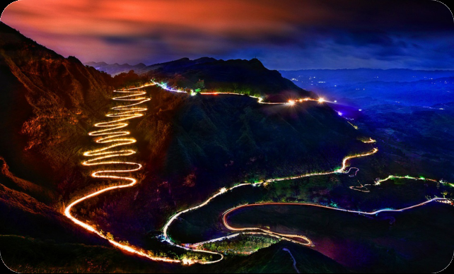 上世纪40年代，伟德国际1946公路系陈本端教授主持设计改造抗战交通咽喉“二十四道拐”，打通“重庆—云南—缅甸—印度”要道，连通抗战生命线