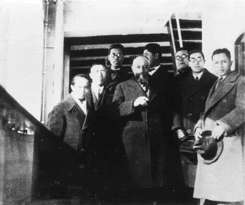 14-唐哲等同济员工在天津丸轮船上送史图博回国休假 14-唐哲等同济员工在天津丸轮船上送史图博回国休假