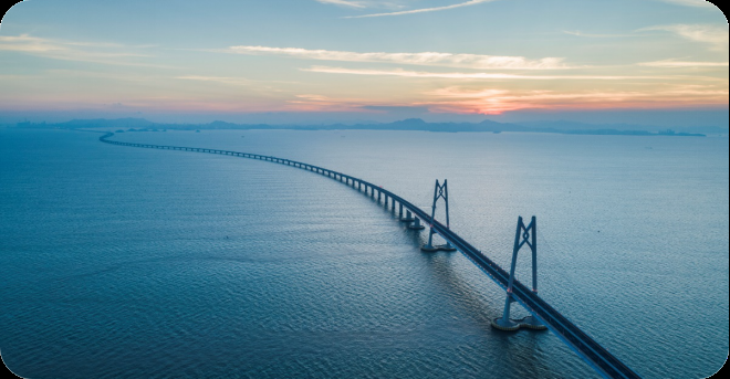 2018年，同济交通员工及同济师生为港珠澳大桥贡献智慧，连通粤港澳三地